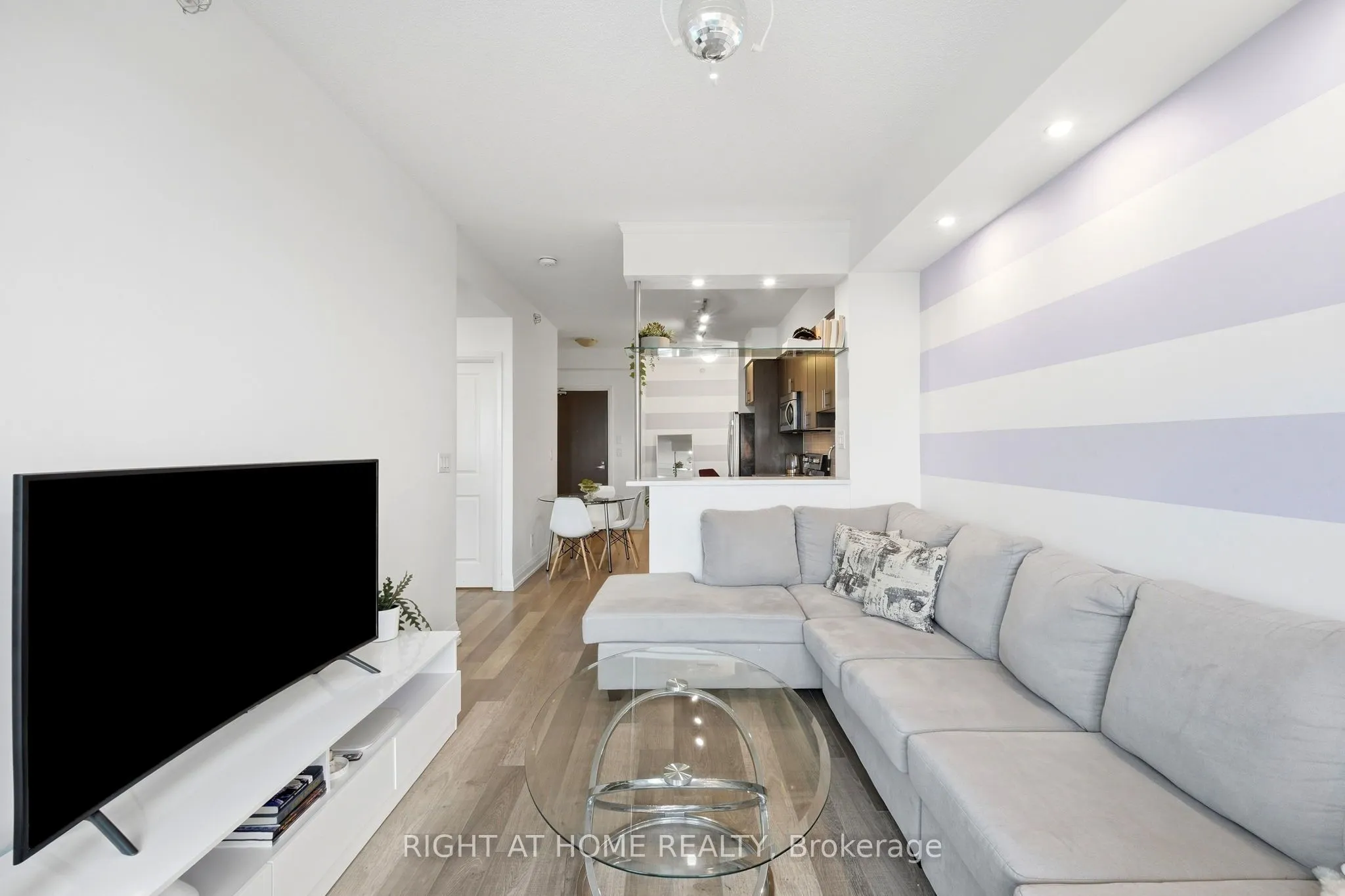 7171 Yonge Street #1702
