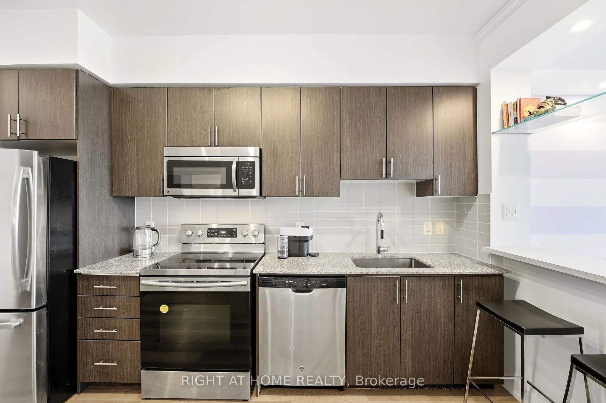 7171 Yonge Street #1702