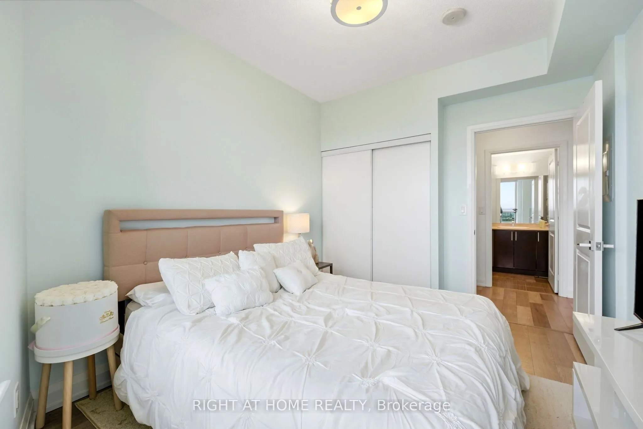7171 Yonge Street #1702
