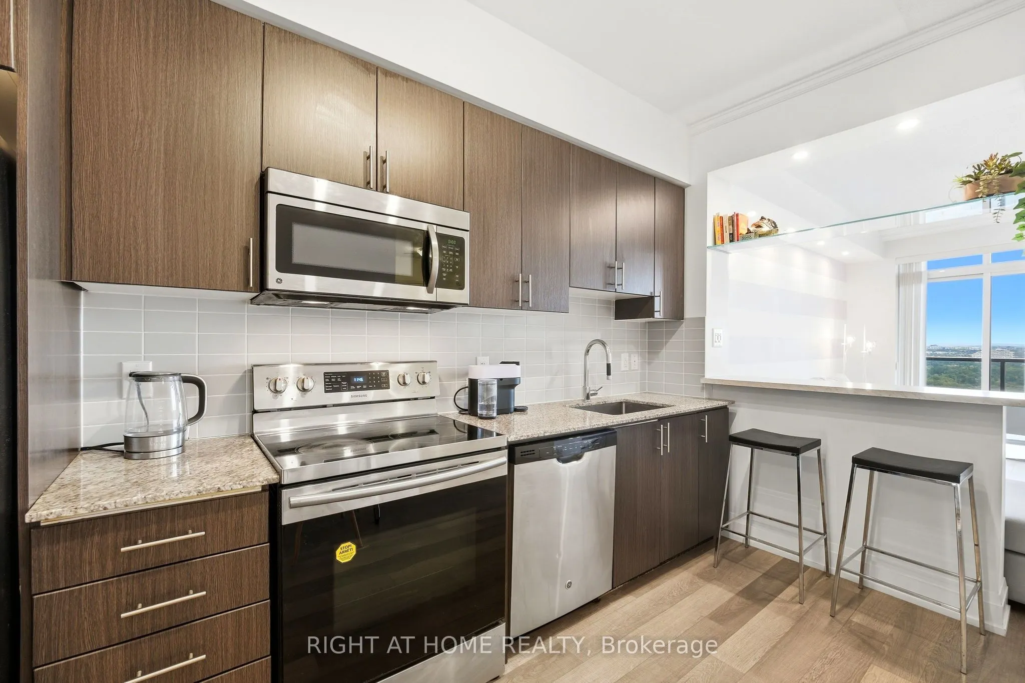 7171 Yonge Street #1702