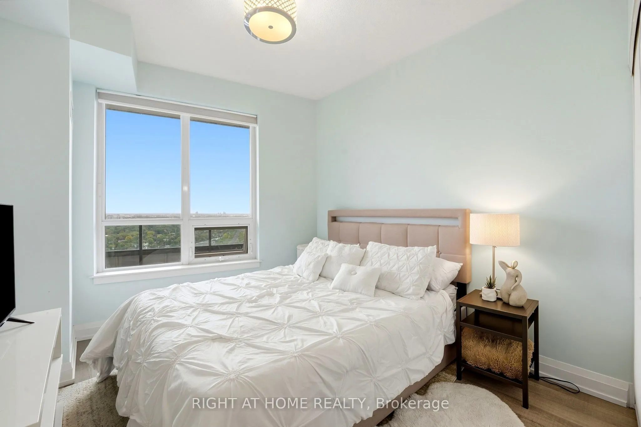 7171 Yonge Street #1702