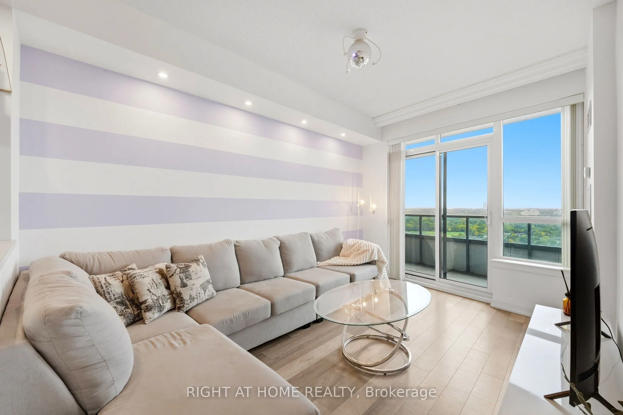 7171 Yonge Street #1702