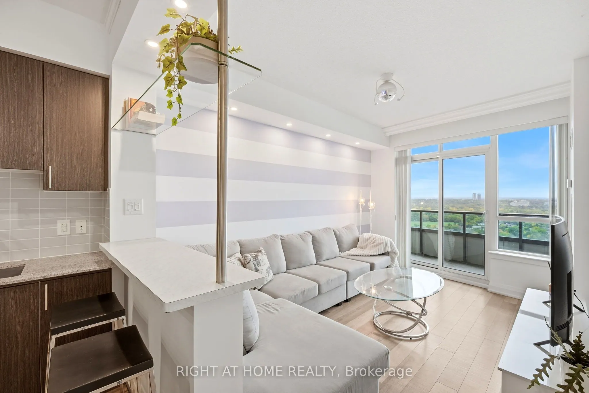 7171 Yonge Street #1702