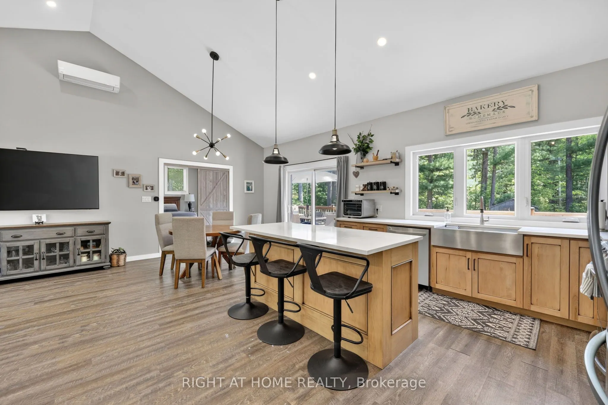 16 Woodland Heights Drive