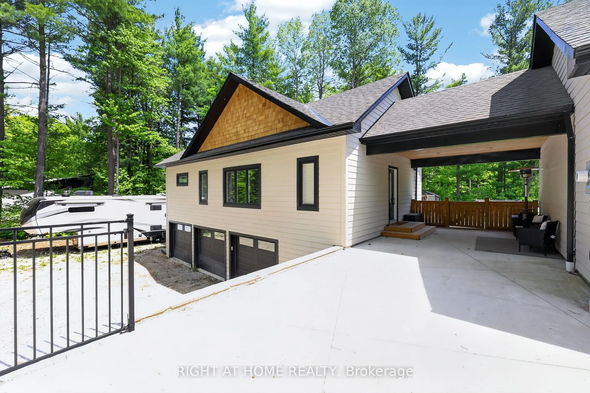 16 Woodland Heights Drive
