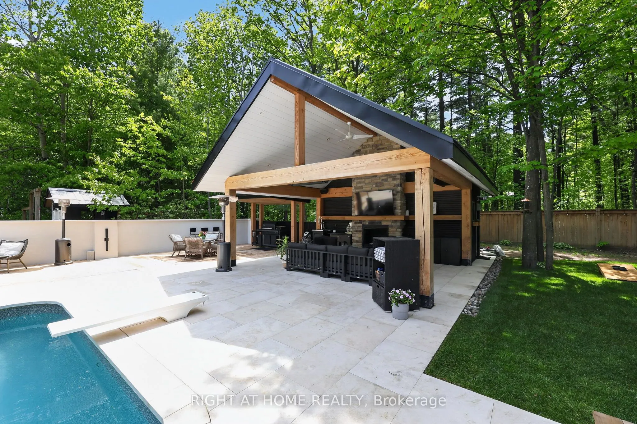 16 Woodland Heights Drive