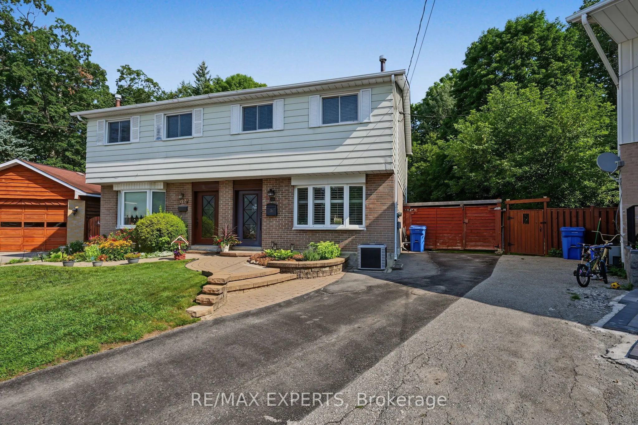 326 Oakwood Court