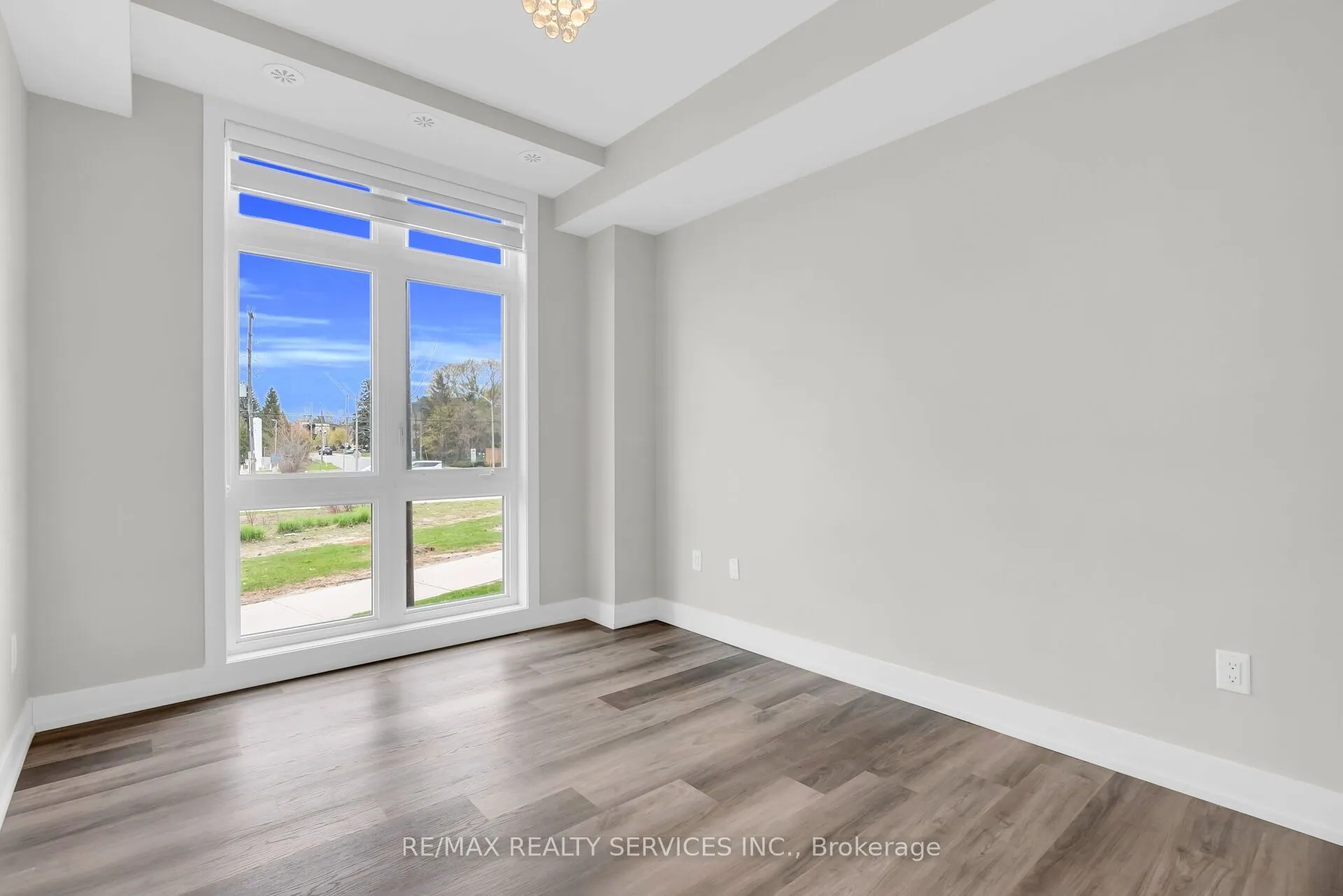 1 Bond Crescent #5
