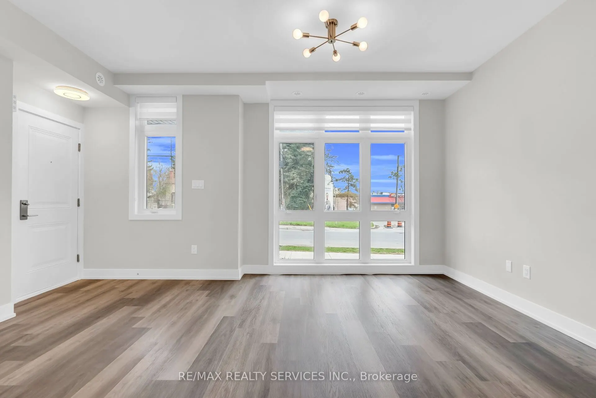 1 Bond Crescent #5