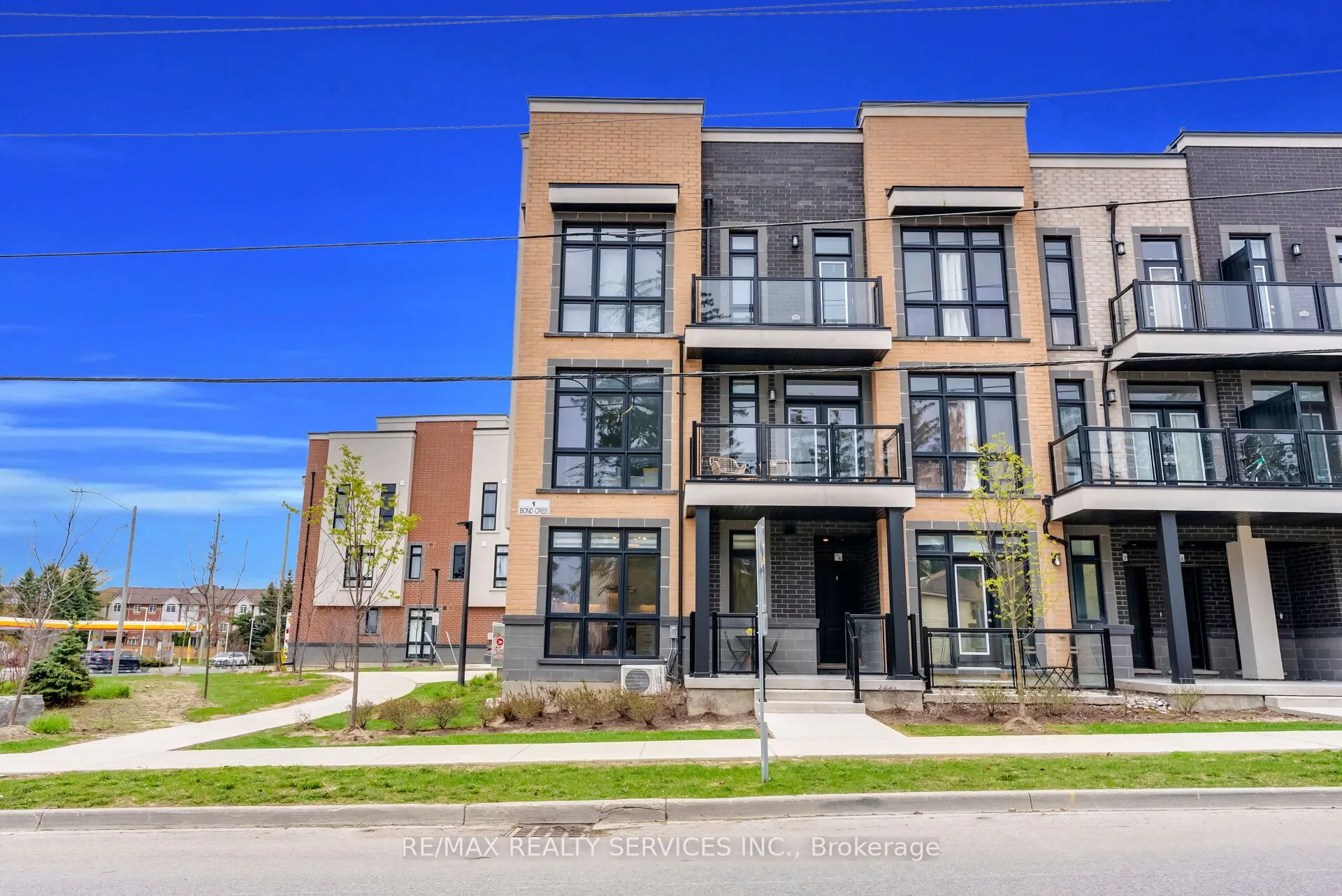 1 Bond Crescent #5