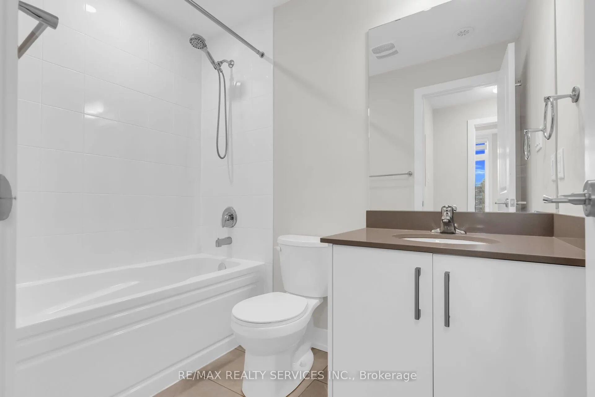 1 Bond Crescent #5