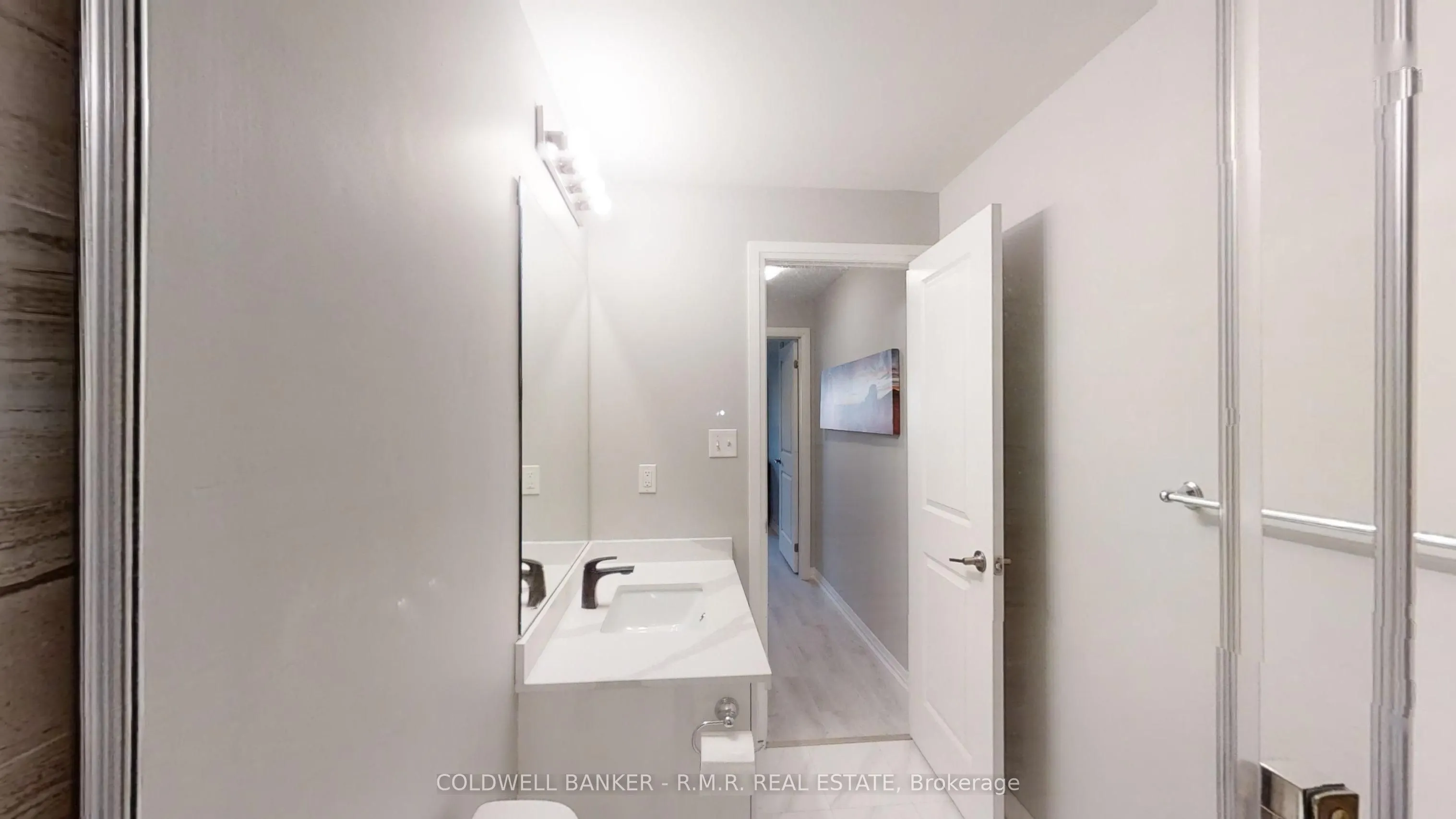 157 Wellington Street E #103