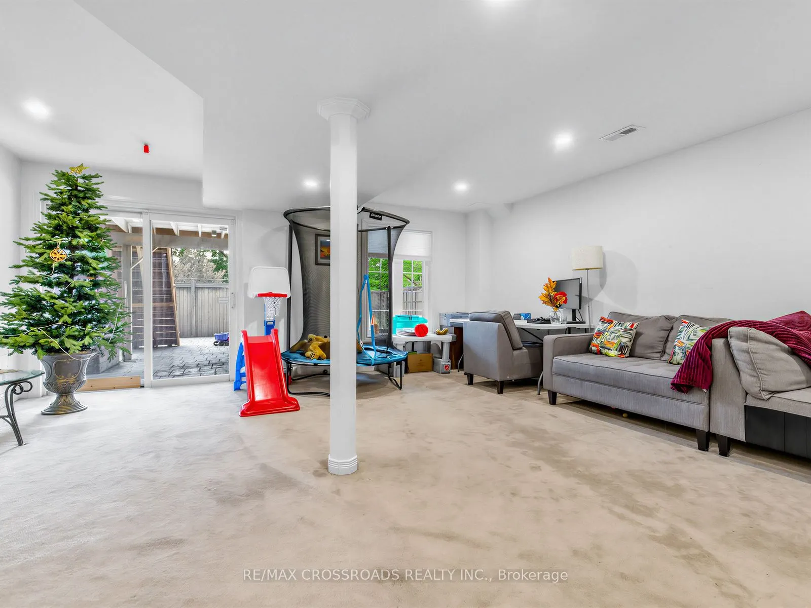 23 Worthview Drive S