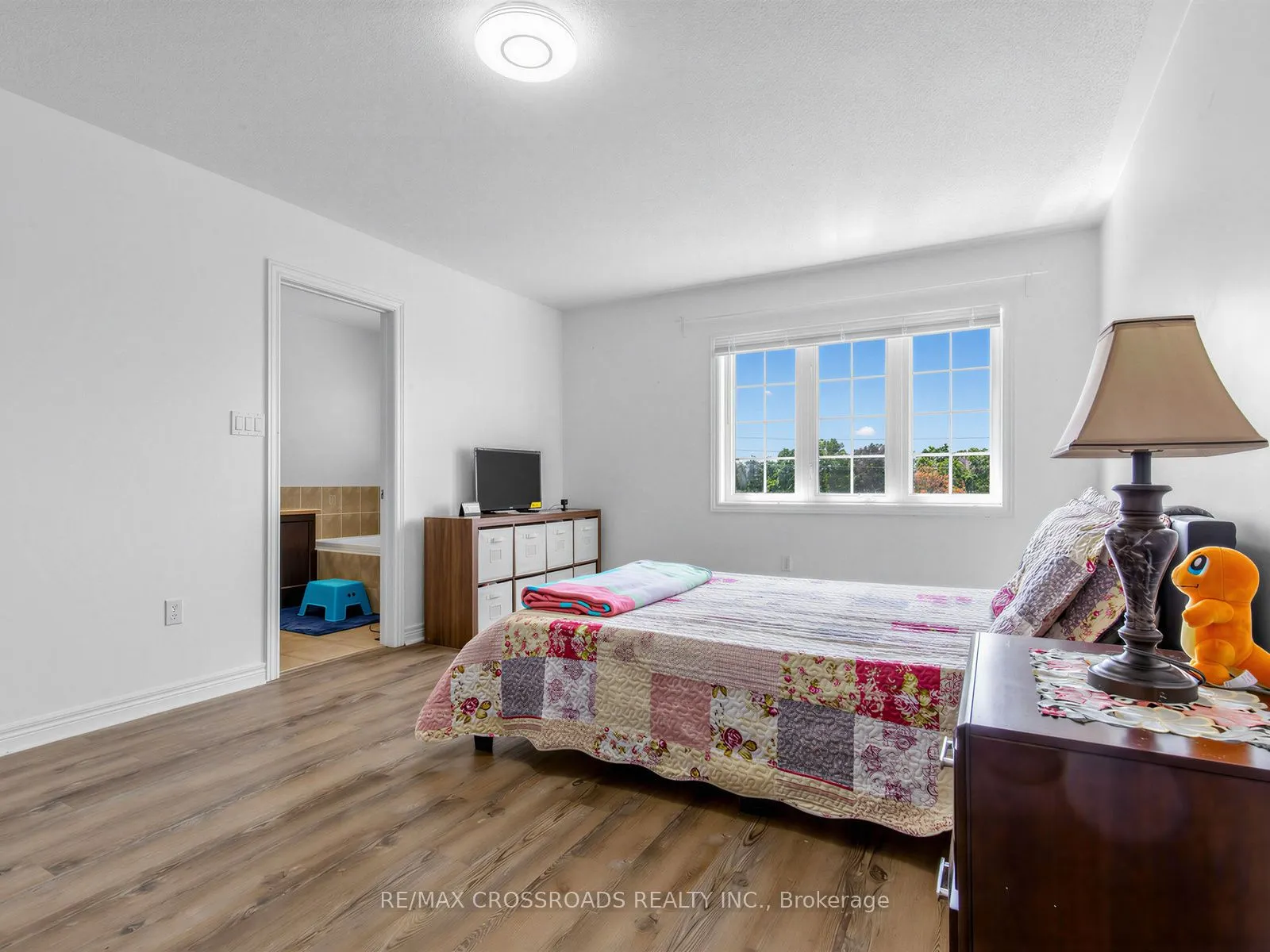 23 Worthview Drive S