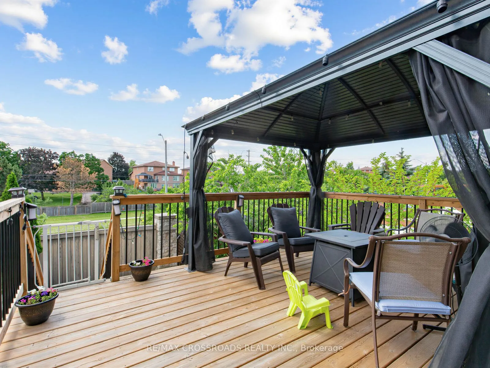 23 Worthview Drive S