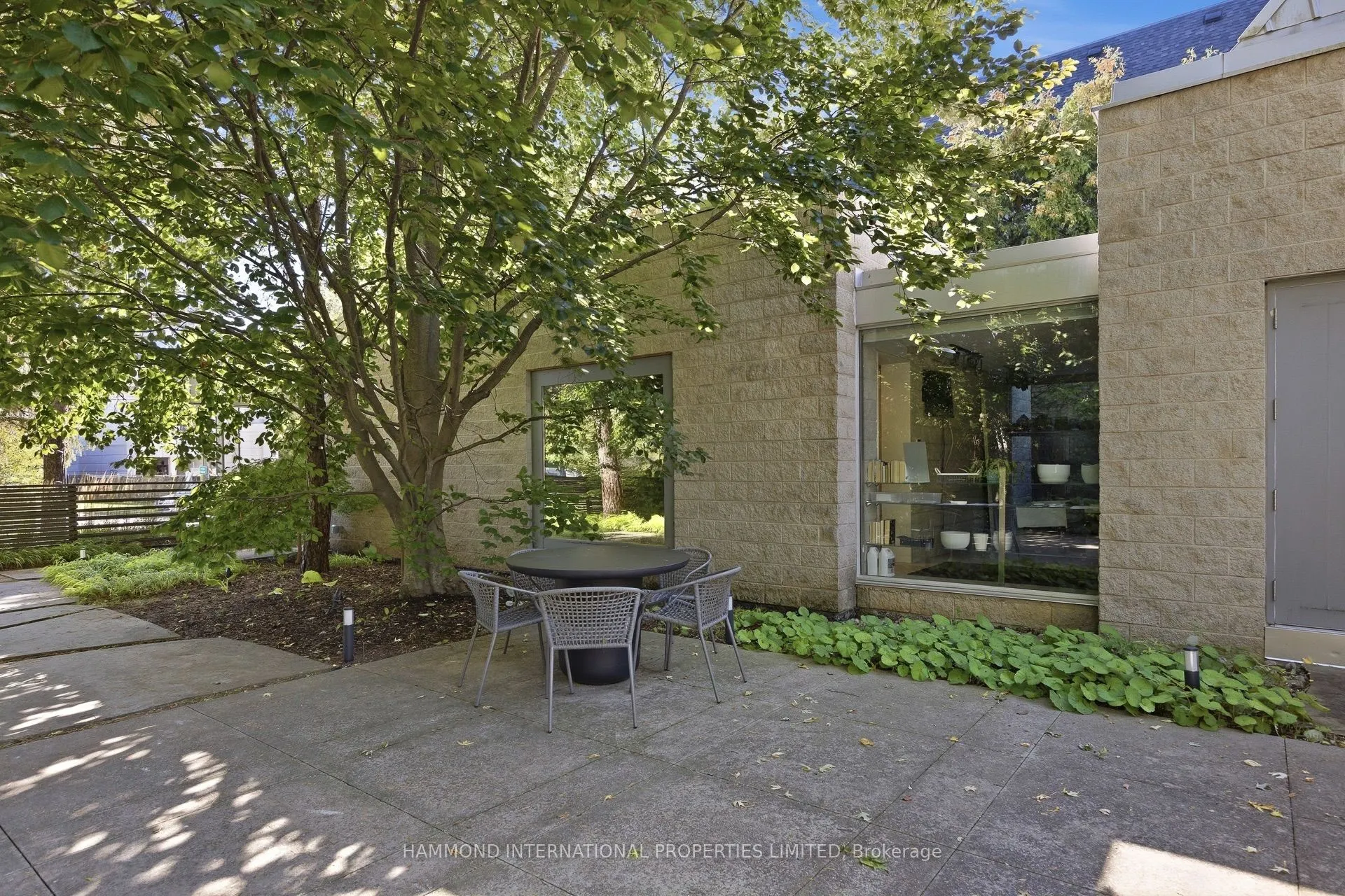 92 Westwood Lane