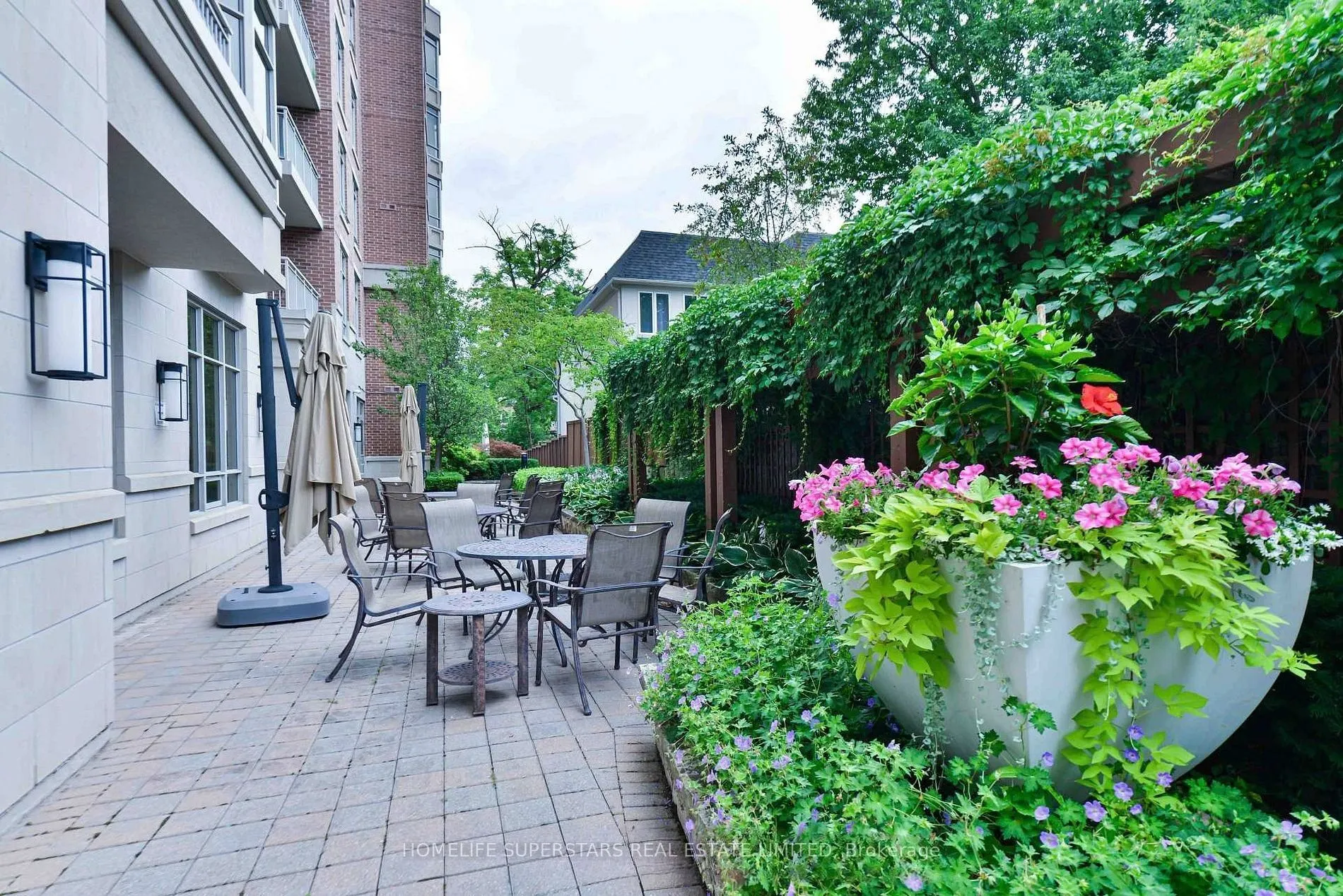 10101 Yonge Street #619