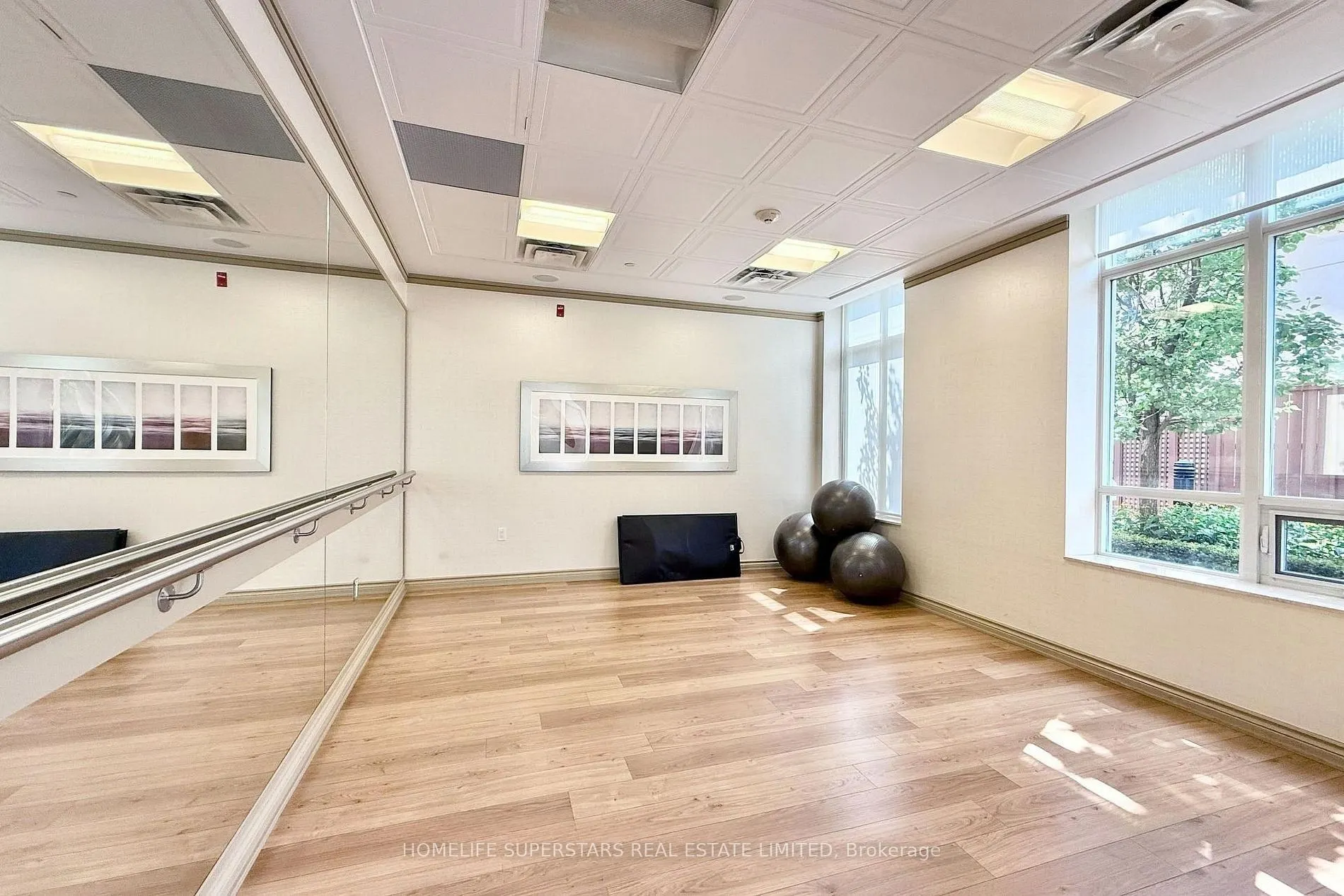 10101 Yonge Street #619