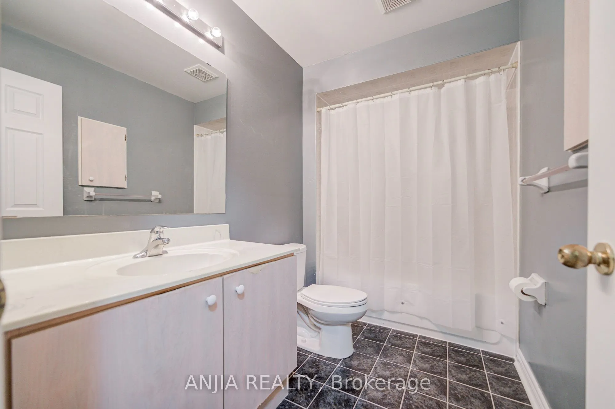 23 Ayhart Street E