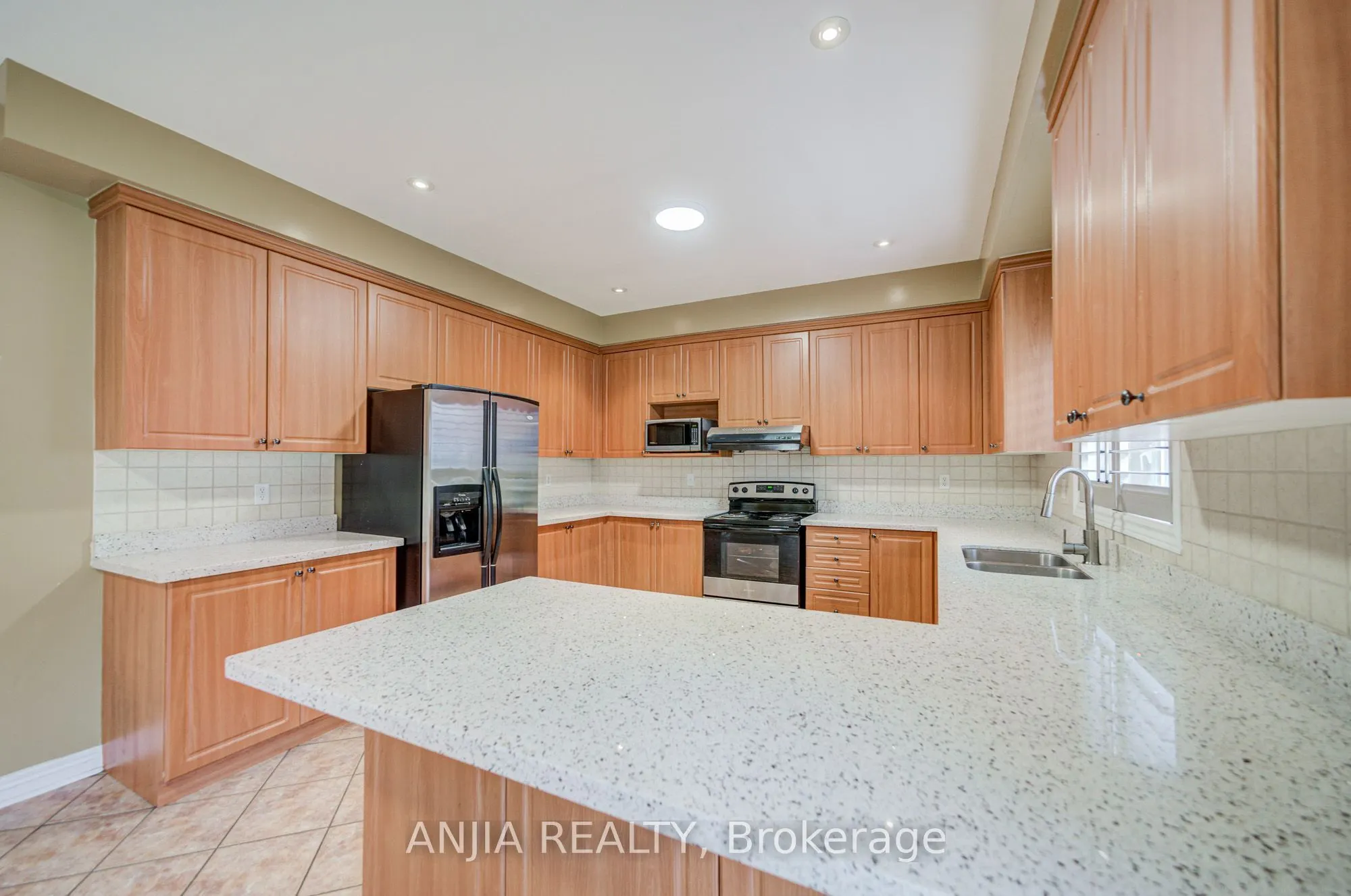23 Ayhart Street E