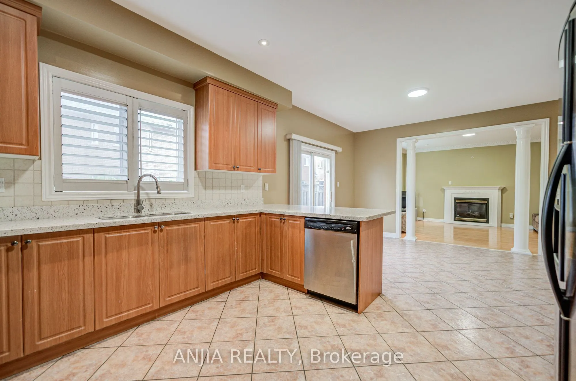 23 Ayhart Street E