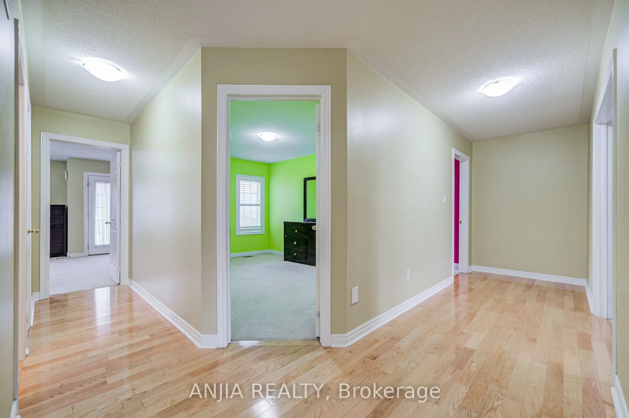 23 Ayhart Street E