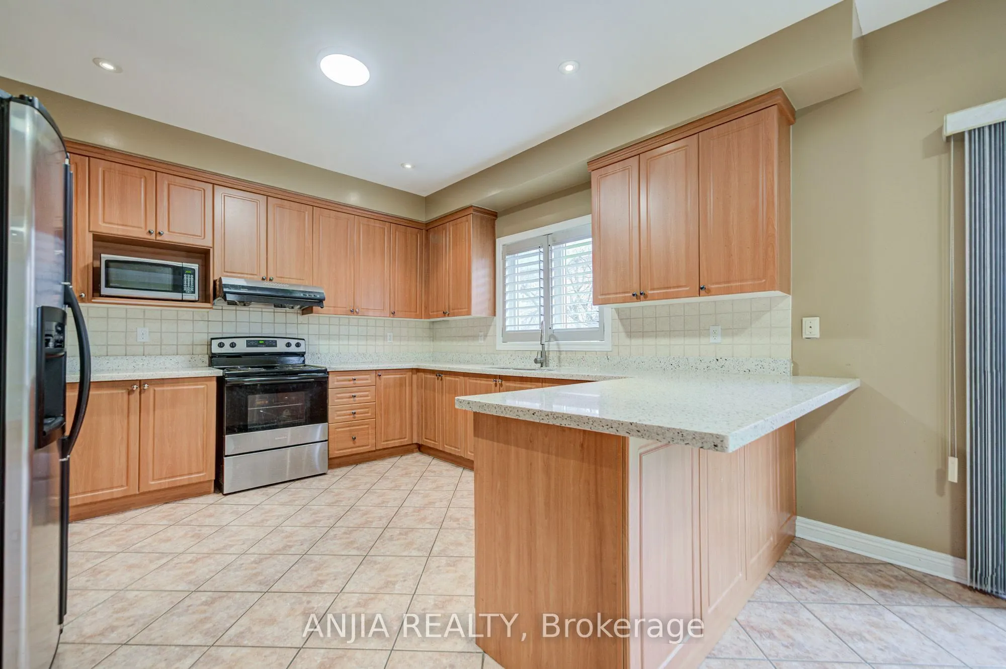 23 Ayhart Street E