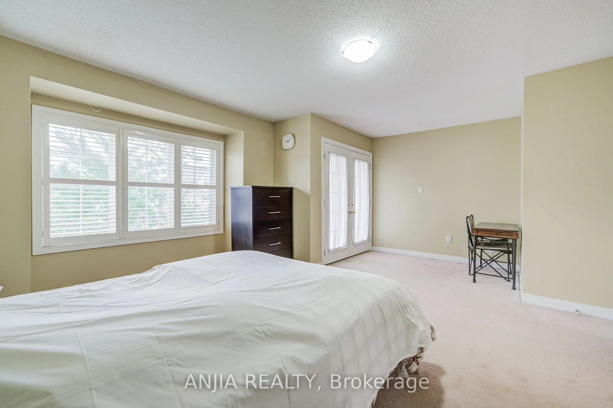 23 Ayhart Street E