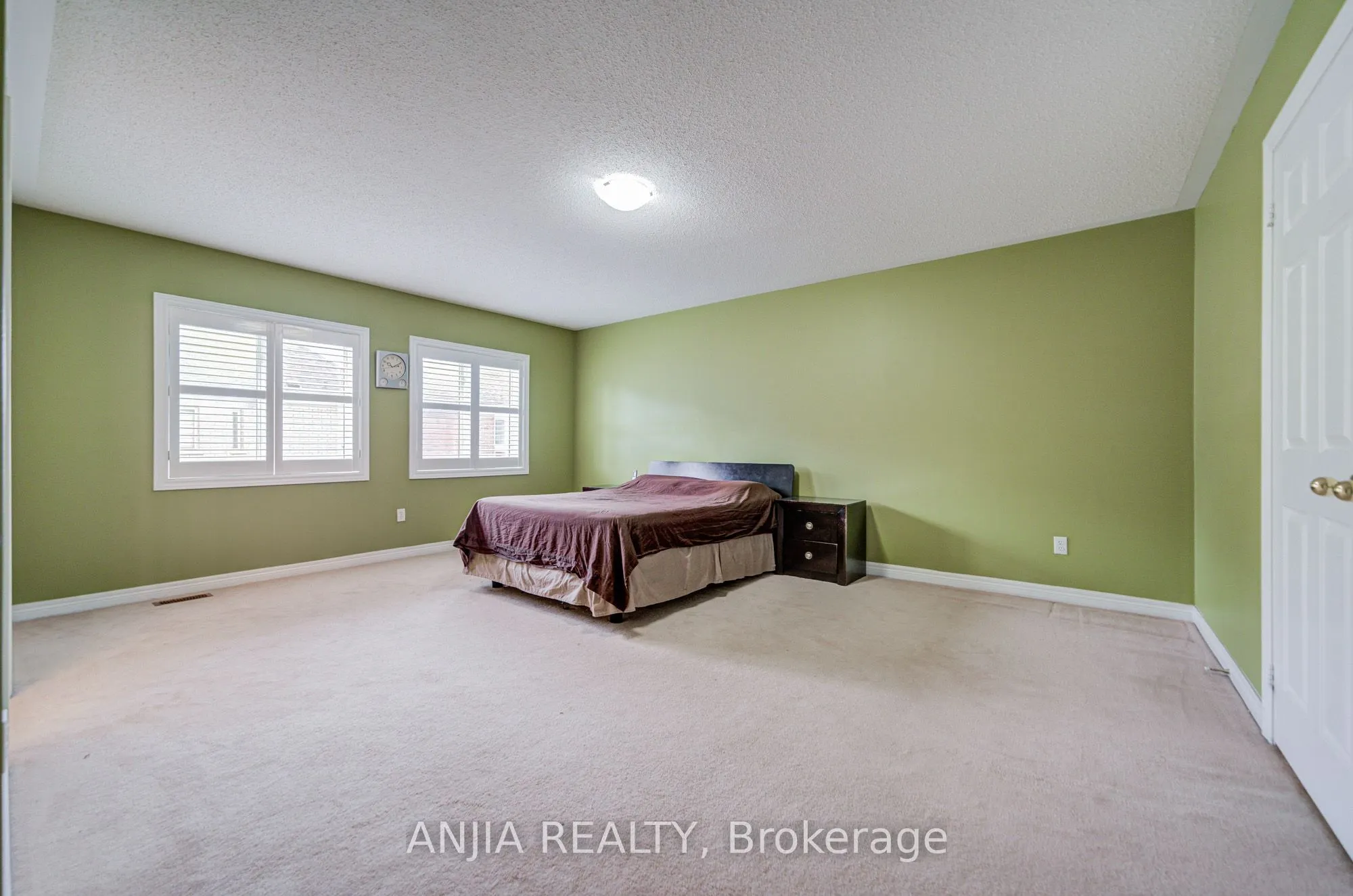 23 Ayhart Street E