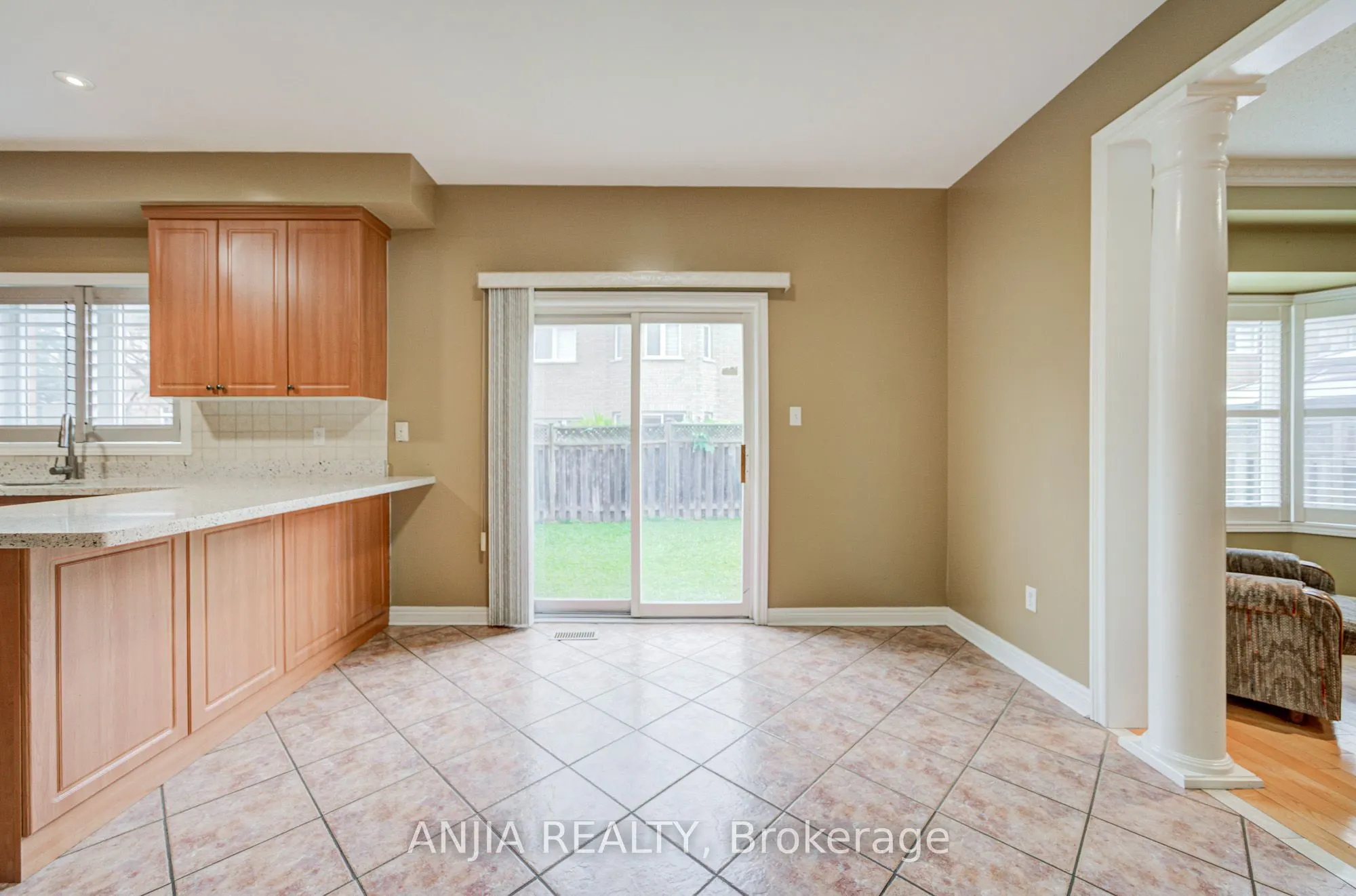 23 Ayhart Street E