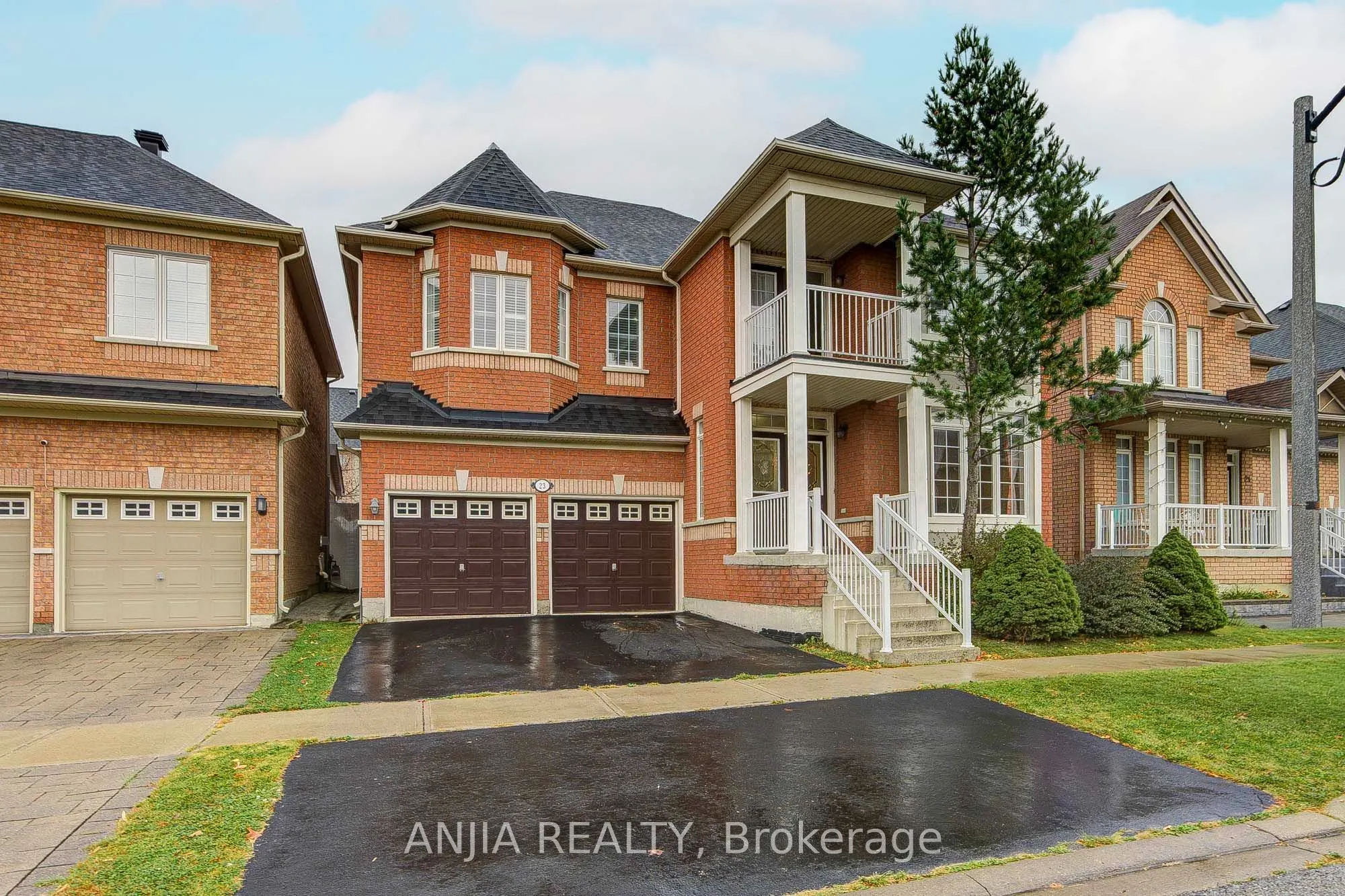 23 Ayhart Street E