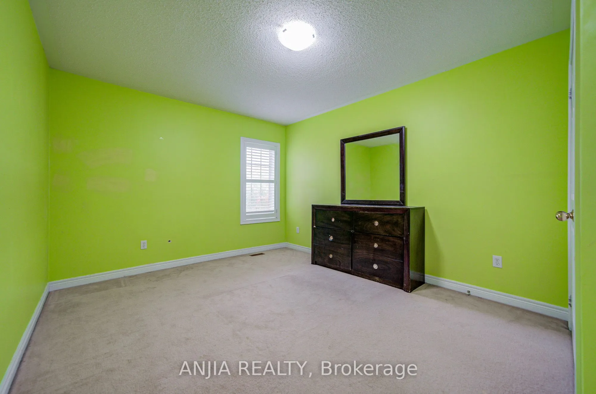 23 Ayhart Street E