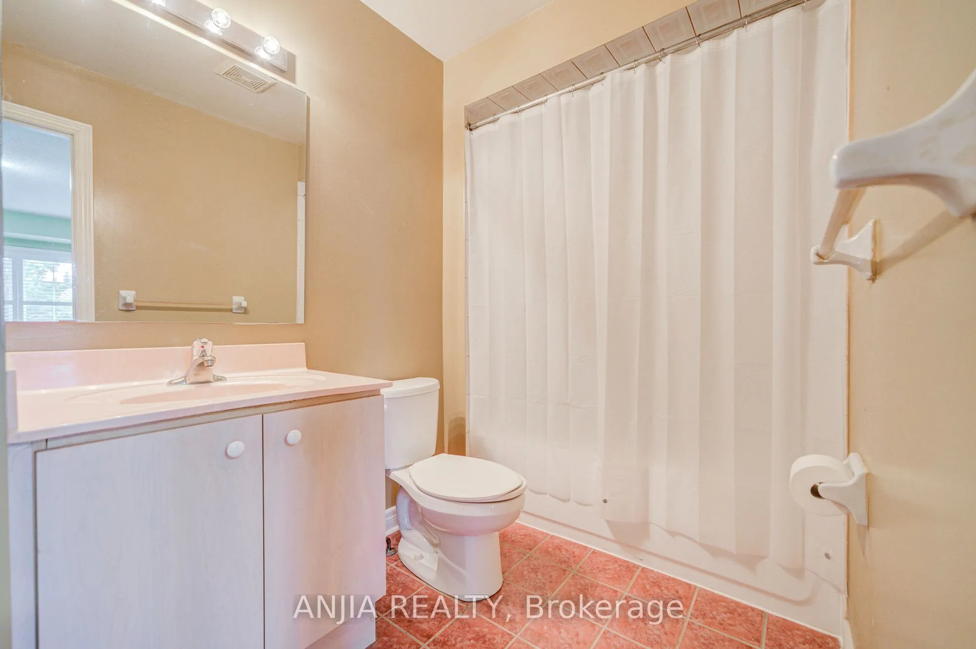 23 Ayhart Street E