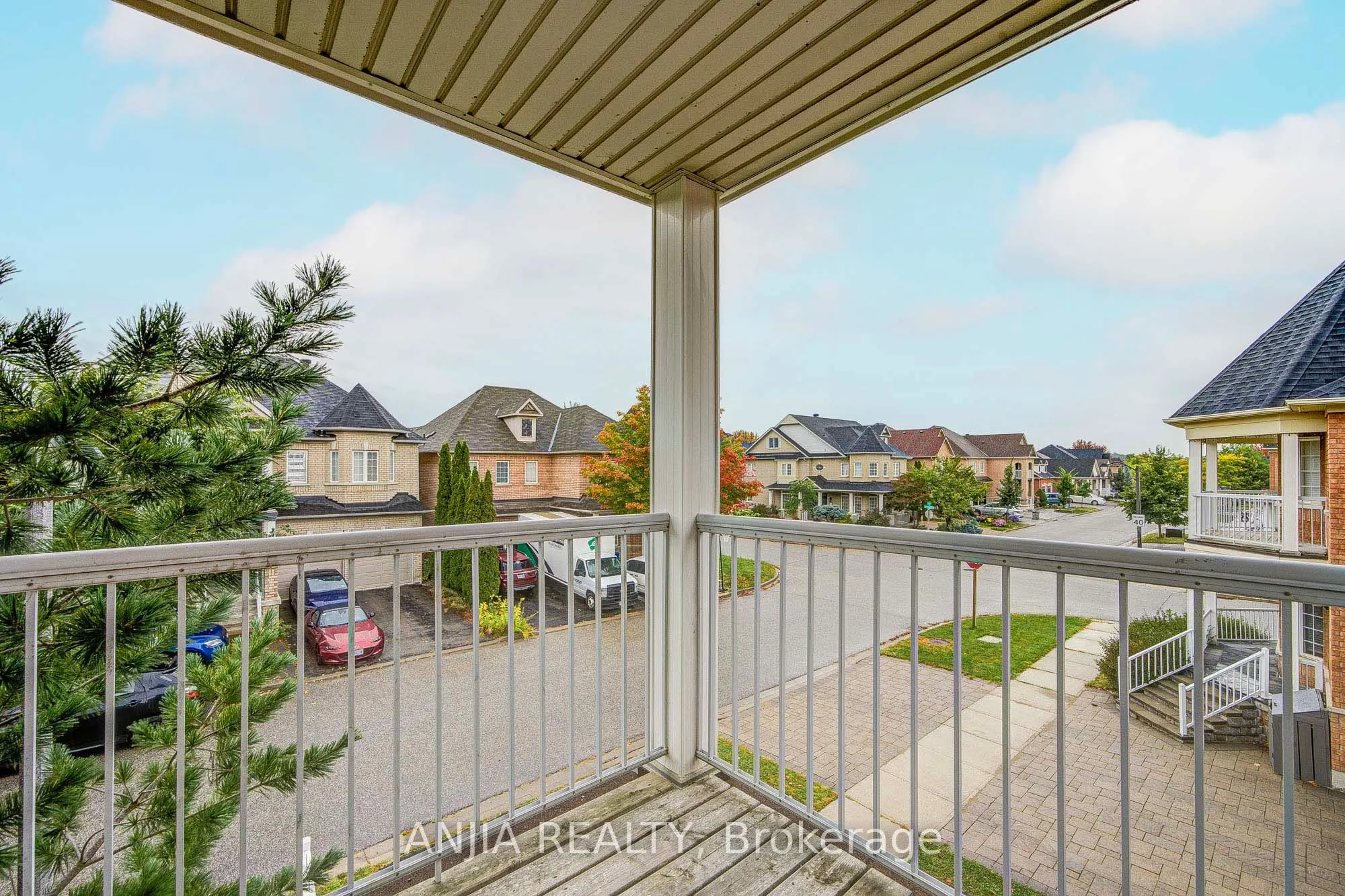 23 Ayhart Street E