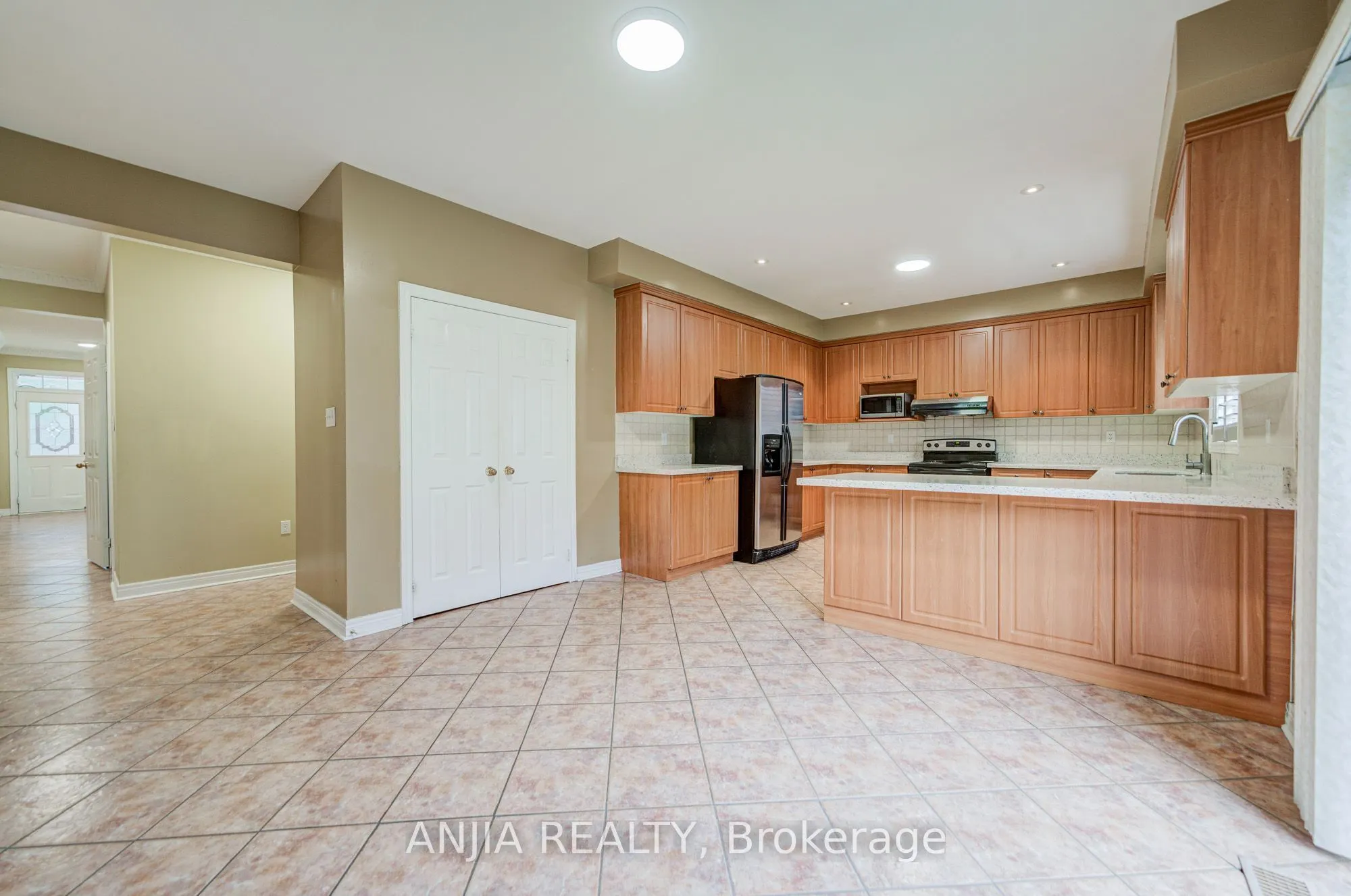 23 Ayhart Street E