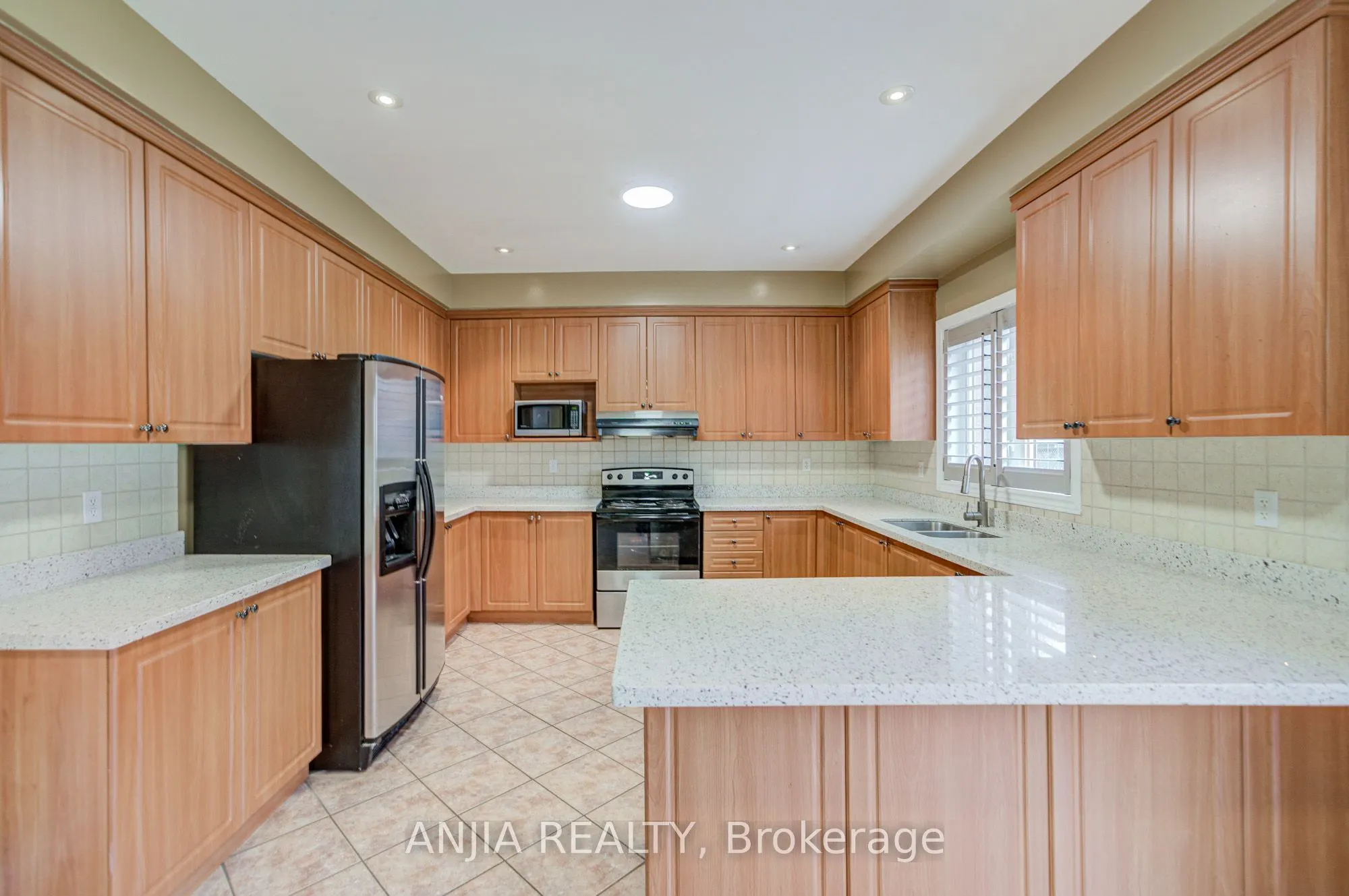 23 Ayhart Street E