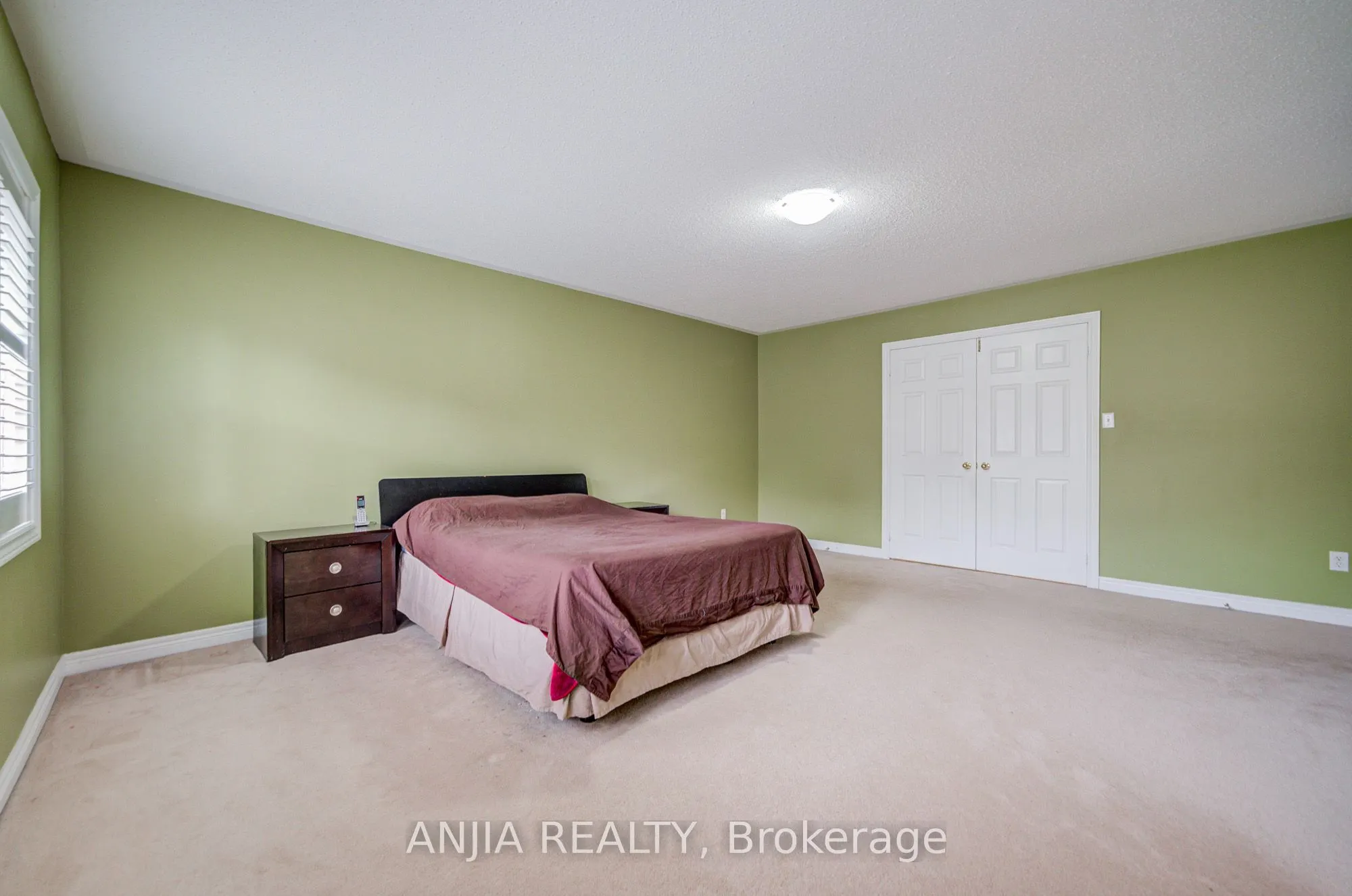 23 Ayhart Street E