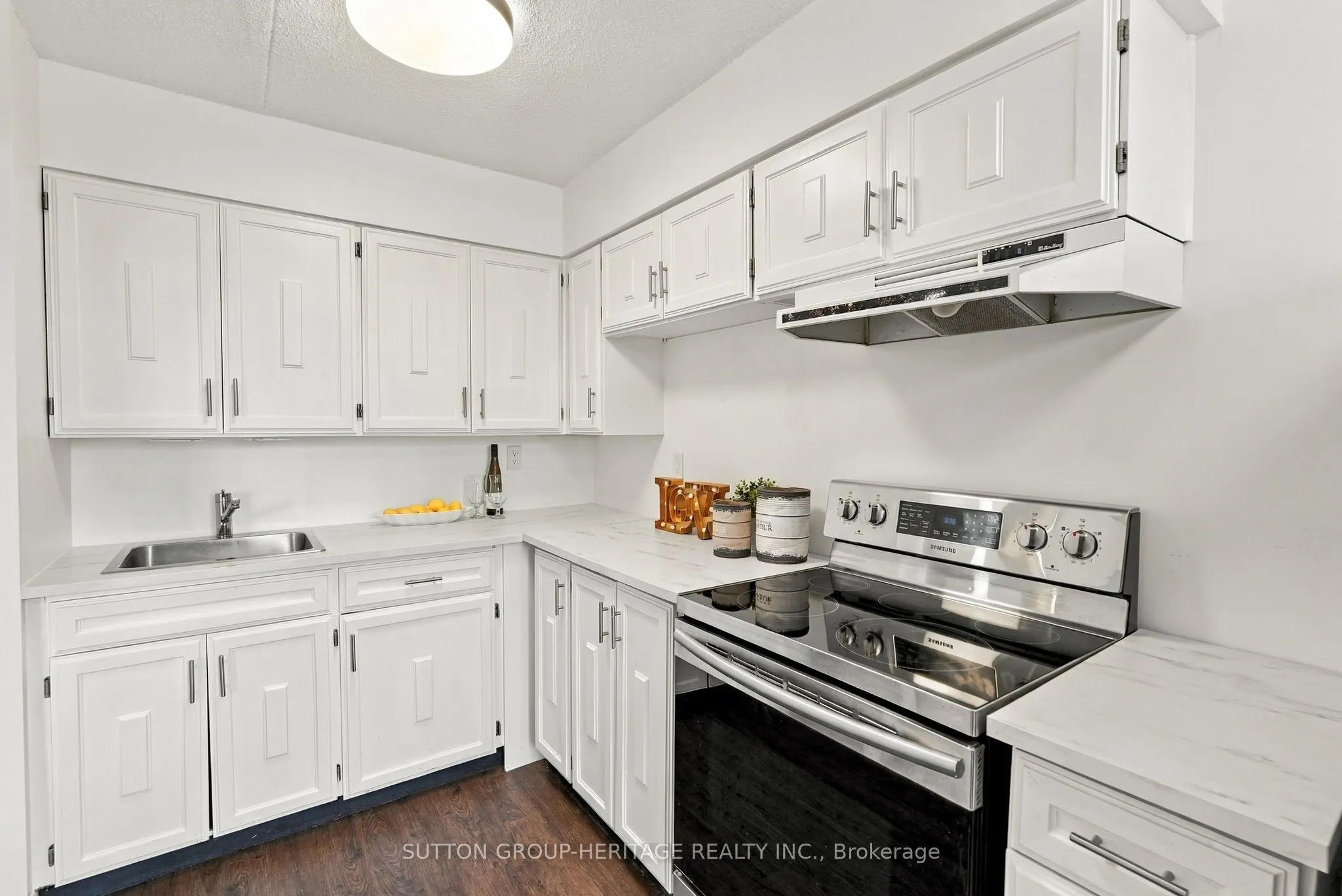 15390 Yonge Street #406