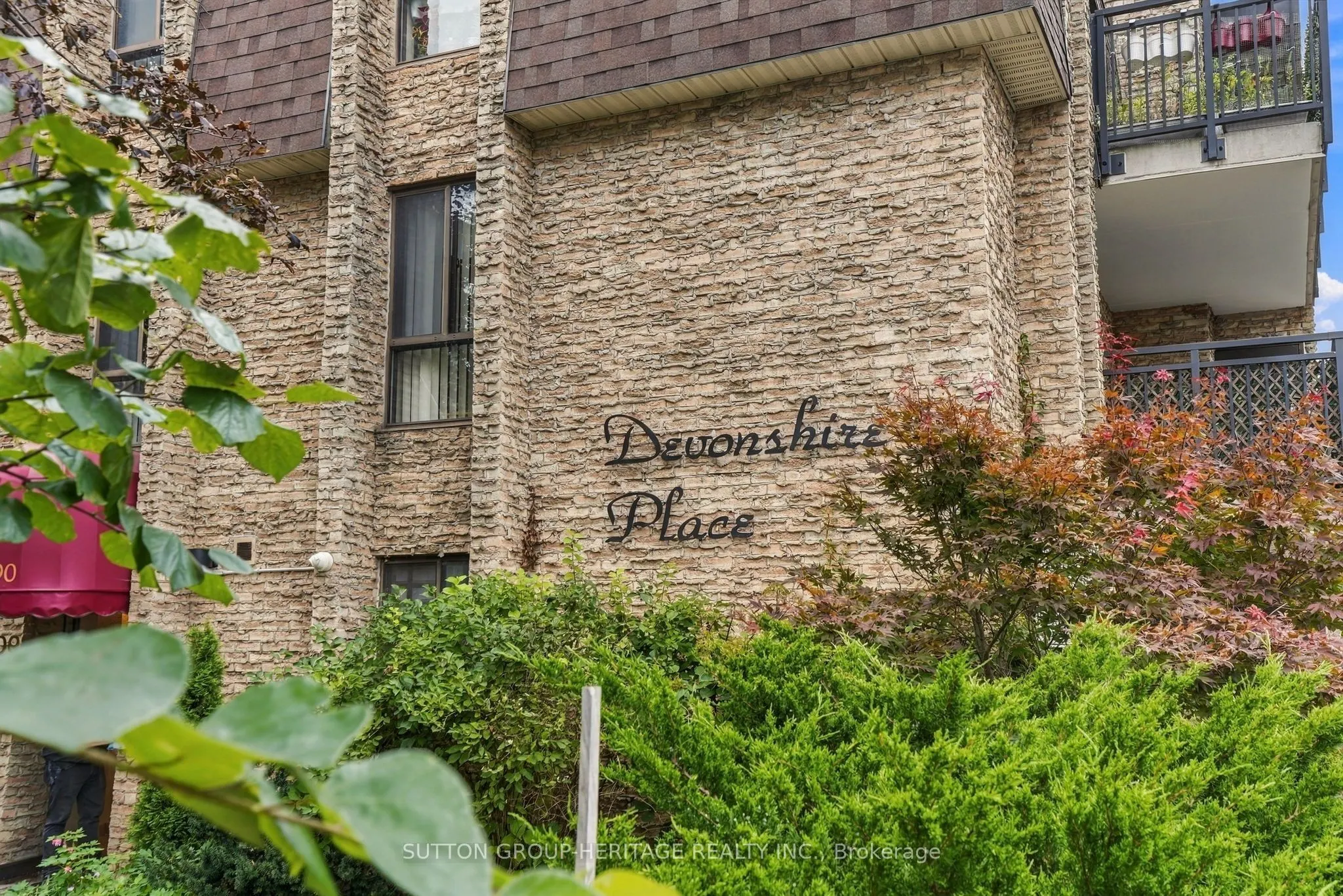 15390 Yonge Street #406
