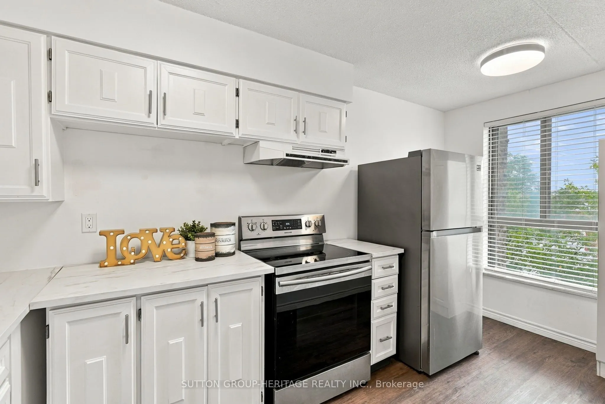 15390 Yonge Street #406