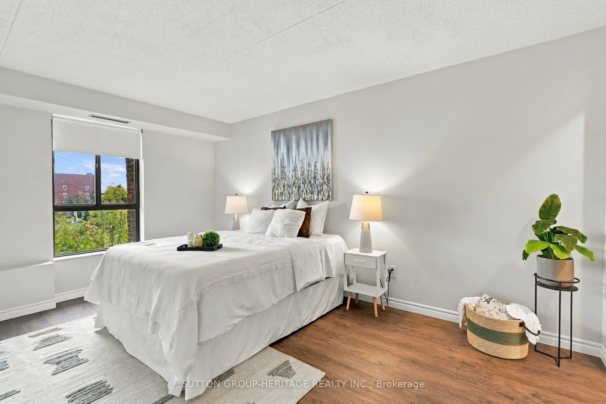 15390 Yonge Street #406