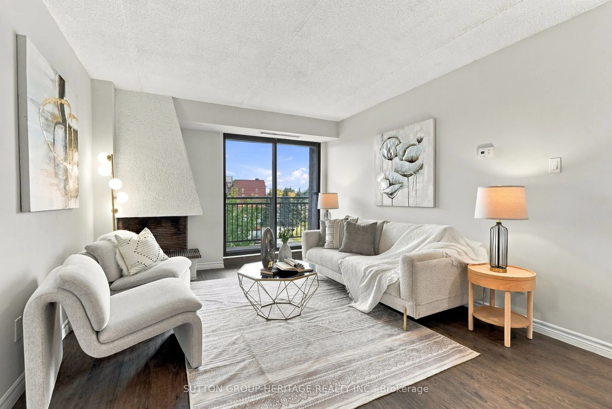 15390 Yonge Street #406