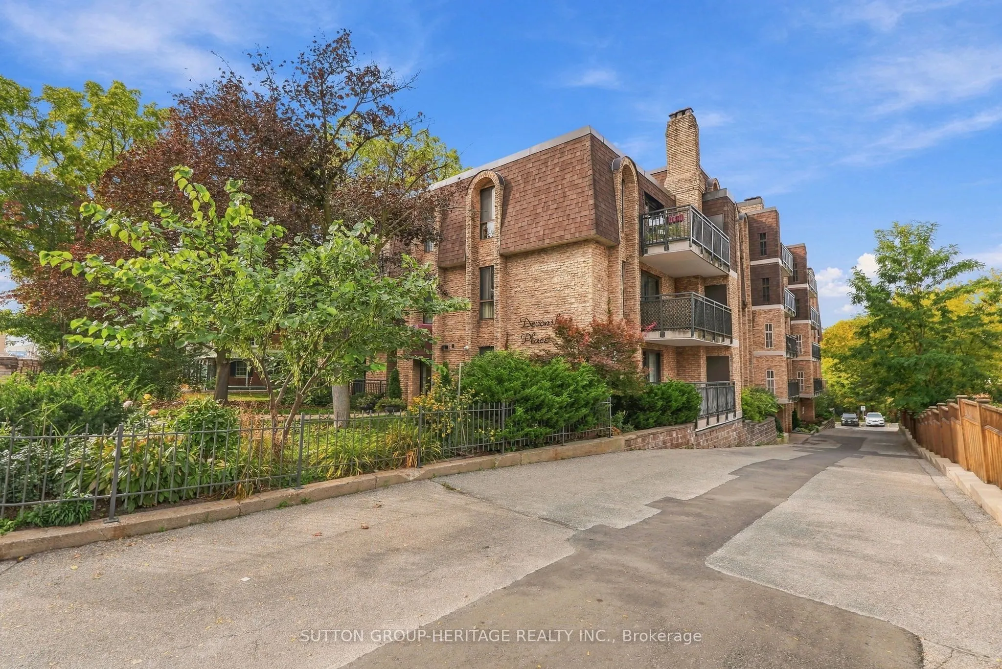 15390 Yonge Street #406