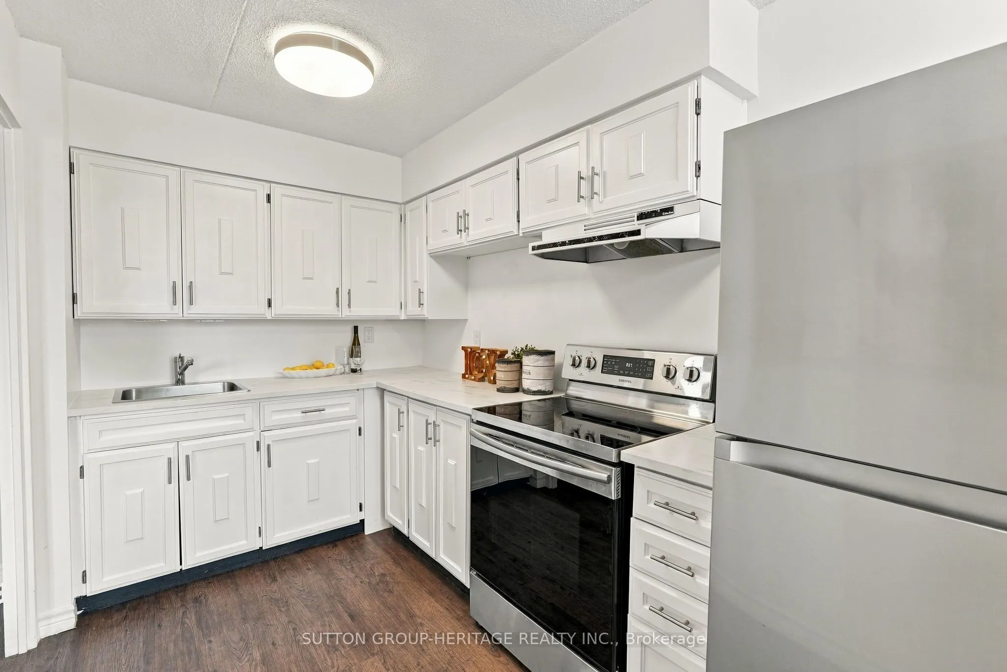 15390 Yonge Street #406