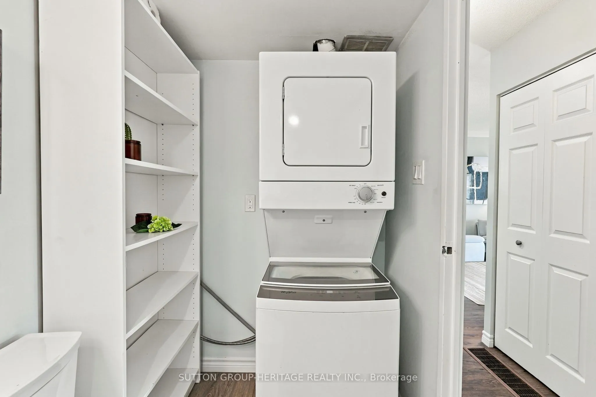 15390 Yonge Street #406