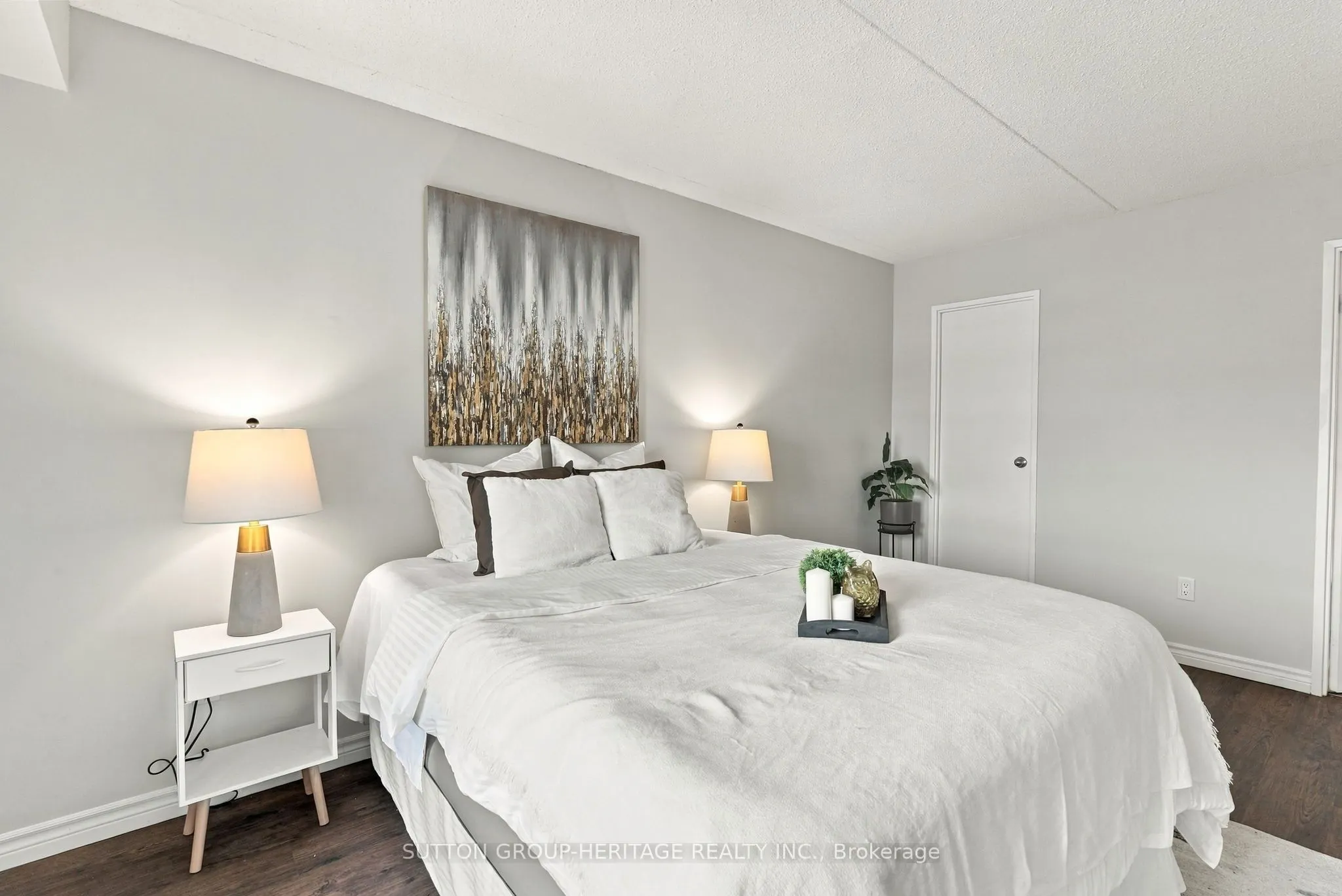 15390 Yonge Street #406
