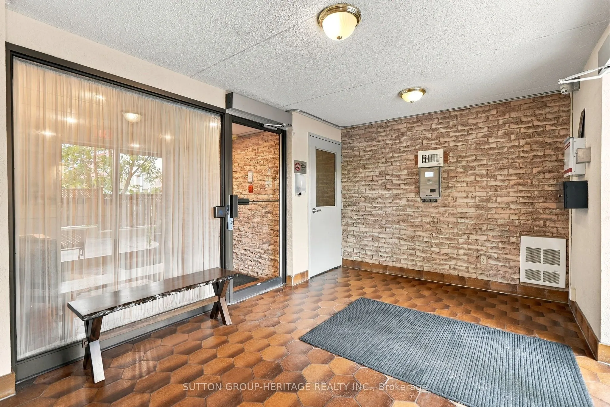 15390 Yonge Street #406