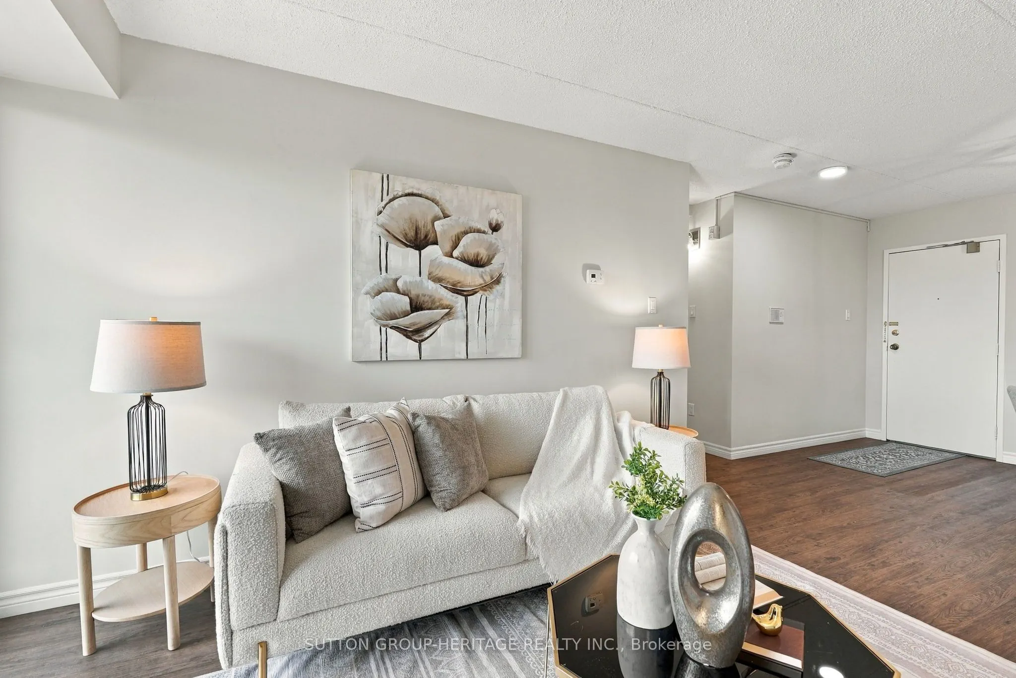 15390 Yonge Street #406