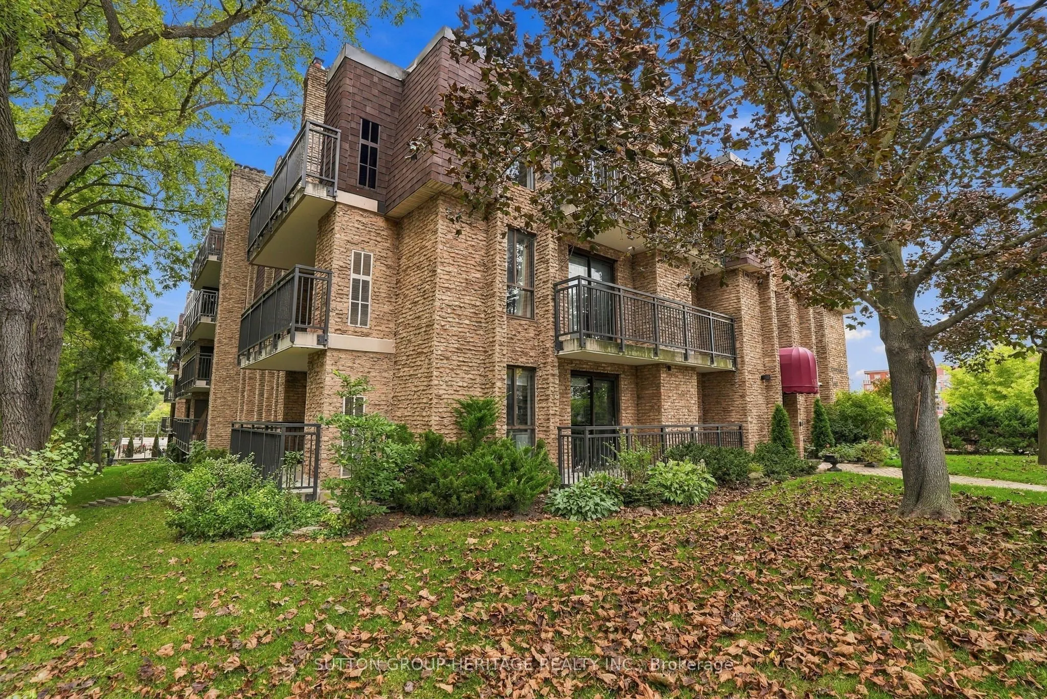 15390 Yonge Street #406
