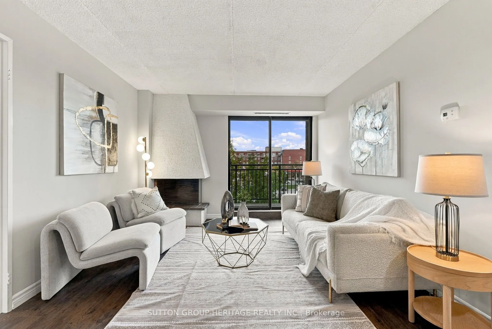 15390 Yonge Street #406